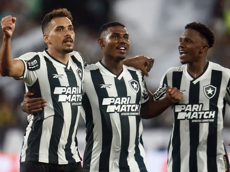 Botafogo supera Vitória para abrir vantagem na Copa do Brasil